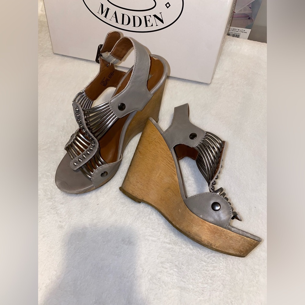 Steve Madden - serenite gold wedges